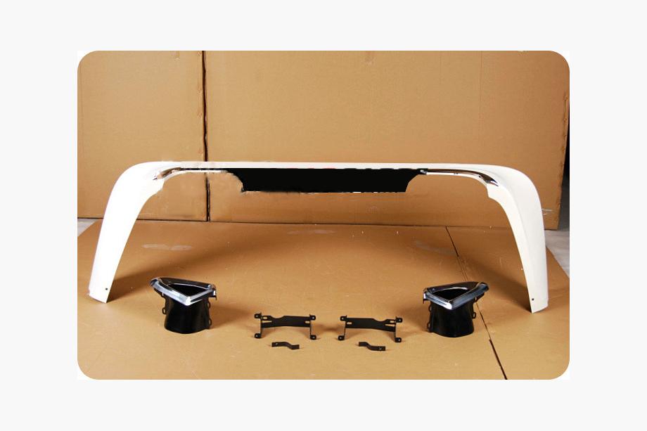 Toyota Land Cruiser 200 2007–2021 Kompletní bodykit 2012-2015 (LC15) Bílá barva Fotografie 10