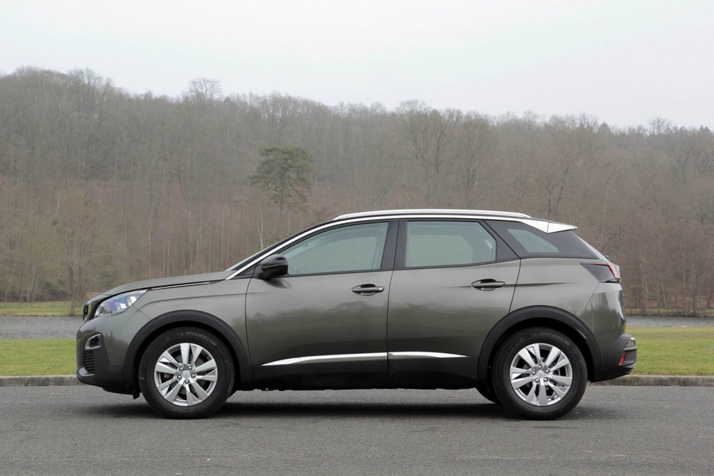 Přehled druhé generace crossoveru Peugeot 3008