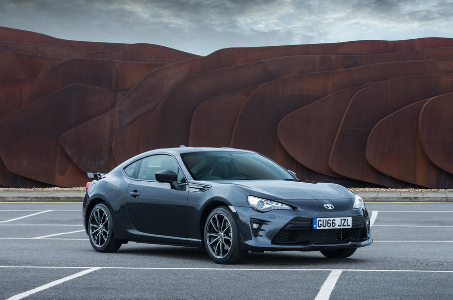 Recenze modernizovaného kupé Toyota GT86