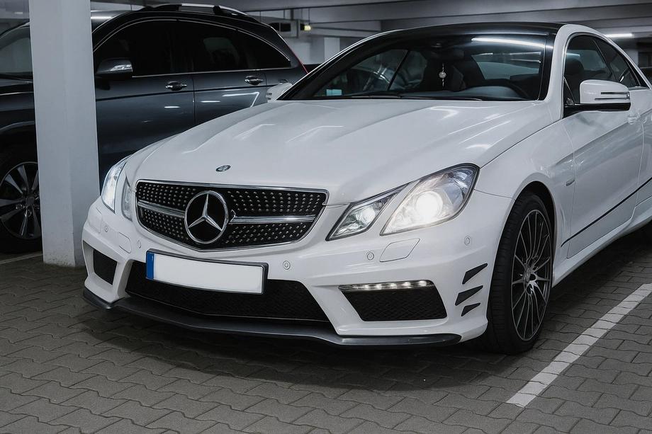 Mercedes E-Class kupé C207 2010–2017 Predni maska chladice (2009-2013, Diamond Silver) Fotografie 3