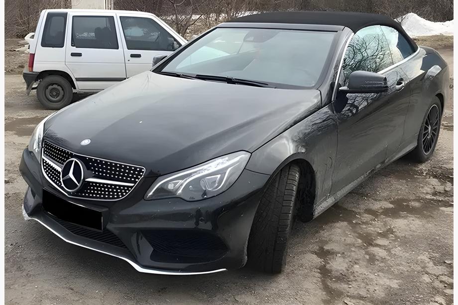 Mercedes E-Class kupé C207 2010–2017 Přední maska chladiče (2014-2016, Diamond Silver) Image