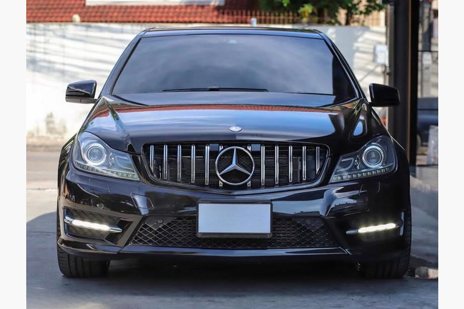 Mercedes C-class W204 2007–2015 Přední maska chladiče GT Panamericana Image