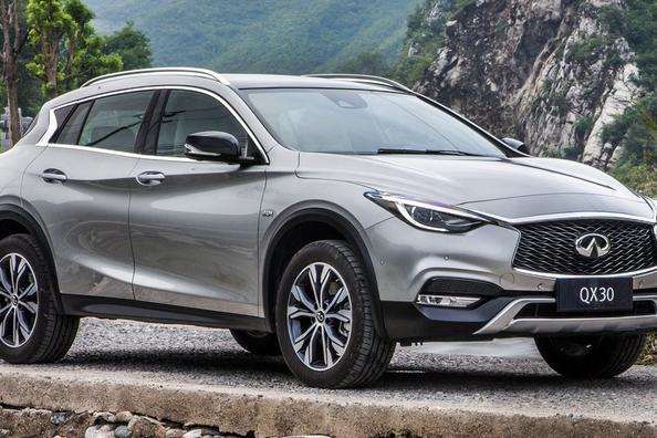 Recenze kompaktního crossoveru Infiniti QX30