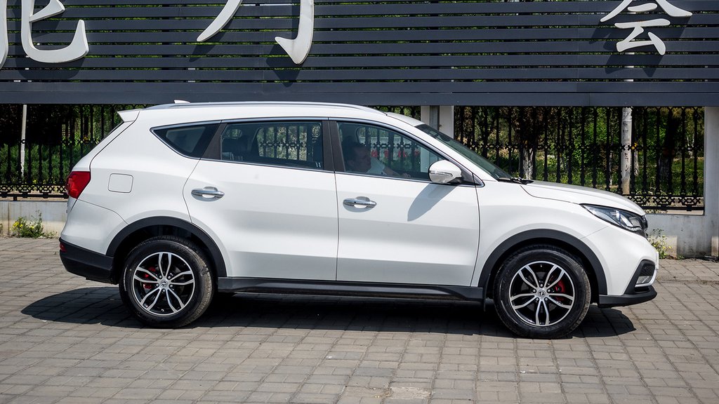 Recenze modernizovaného crossoveru Dongfeng 580