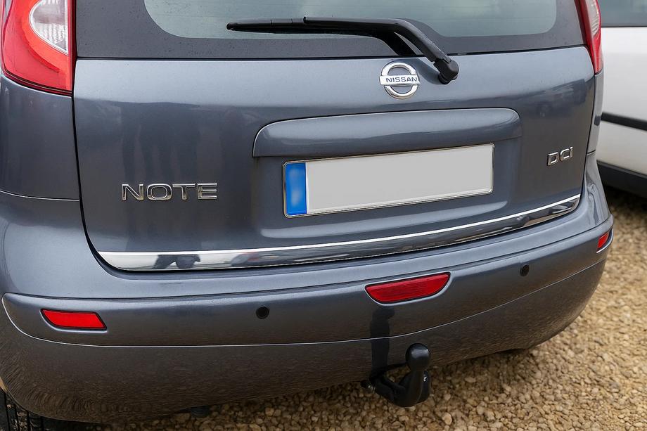 Nissan Note 2004–2012 Nerezová lišta na hranu víka kufru Fotografie 1
