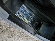 Volkswagen T5 2010–2015 Nerezové kryty vnitřních prahů Carmos V3 (3 ks) fotografie 1