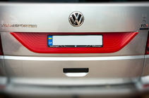 Volkswagen T6 2015–2024 Plastová lišta na víko kufru fotografie 4