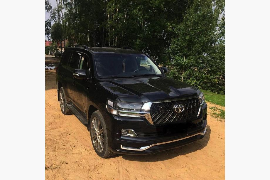 Toyota Land Cruiser 200 2007–2021 Sada bodykitu 2016↗ (Modelista V3) Bílá barva Fotografie 9