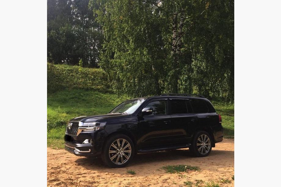 Toyota Land Cruiser 200 2007–2021 Sada bodykitu 2016↗ (Modelista V3) Bílá barva Fotografie 10