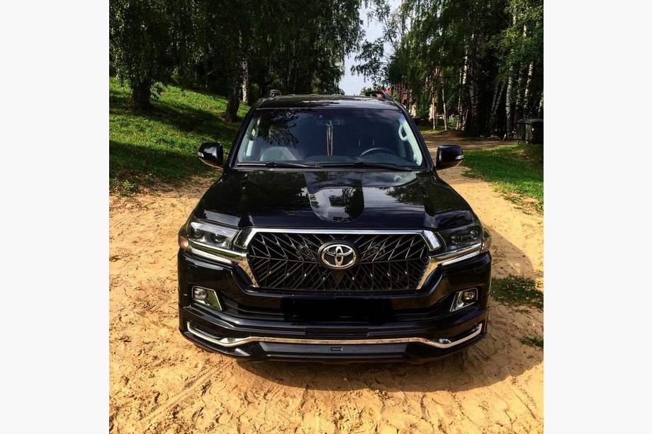 Toyota Land Cruiser 200 2007–2021 Sada bodykitu 2016↗ (Modelista V3) Bílá barva Fotografie 11