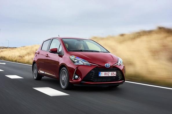 Recenze hybridní verze hatchbacku Toyota Yaris Hybrid