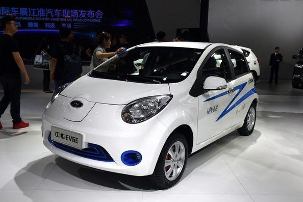 Recenze elektrického kompaktního hatchbacku JAC iEV6E