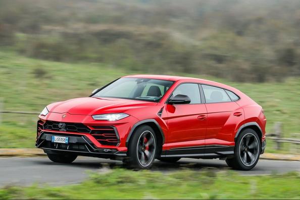 Recenze crossoveru Lamborghini Urus