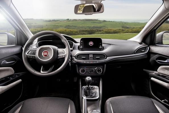 Recenze hatchbacku Fiat Tipo Hatchback Fotografie 7