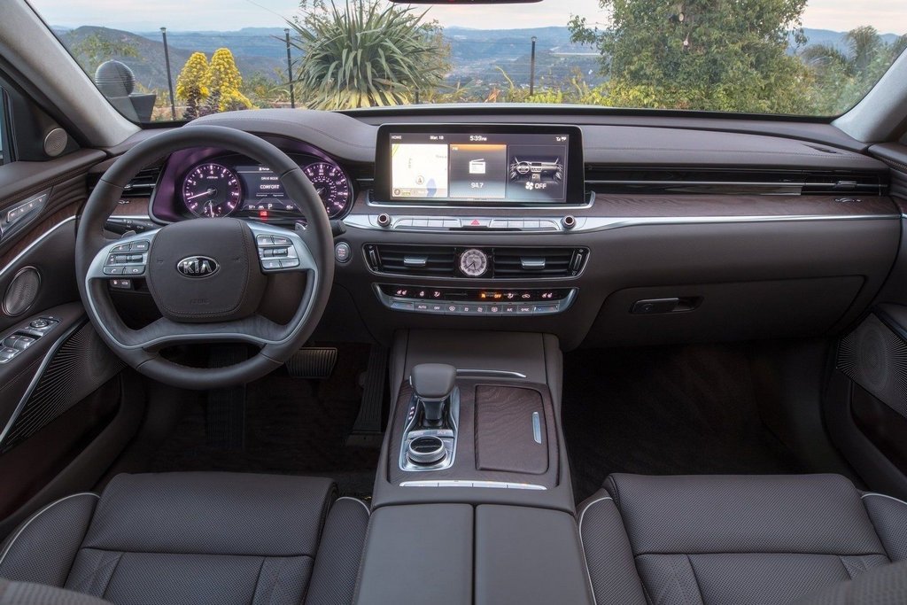 Reprezentativní sedan KIA K900