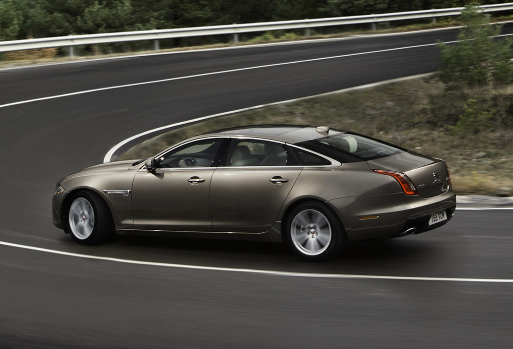Recenze vlajkového sedanu Jaguar XJ