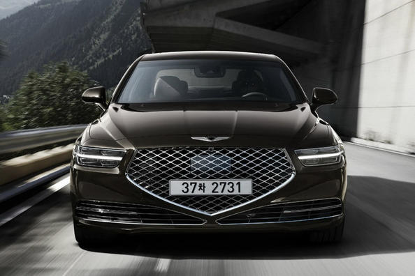 Recenze prémiového sedanu Genesis G90
