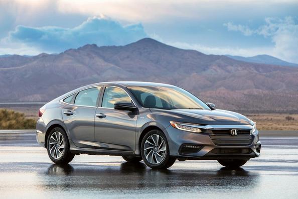 Recenze hybridního sedanu Honda Insight