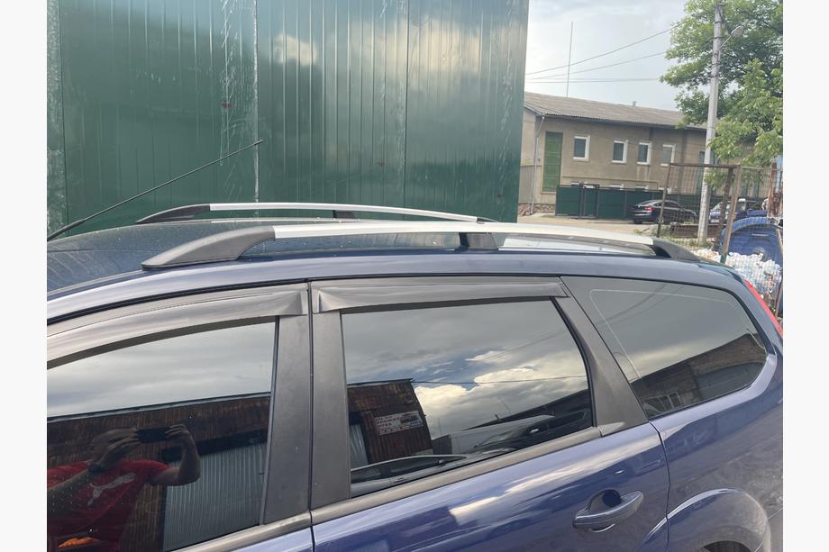 Ford Focus II 2008–2011 Hliníkové střešní podélníky (Caravan, chrom) Image