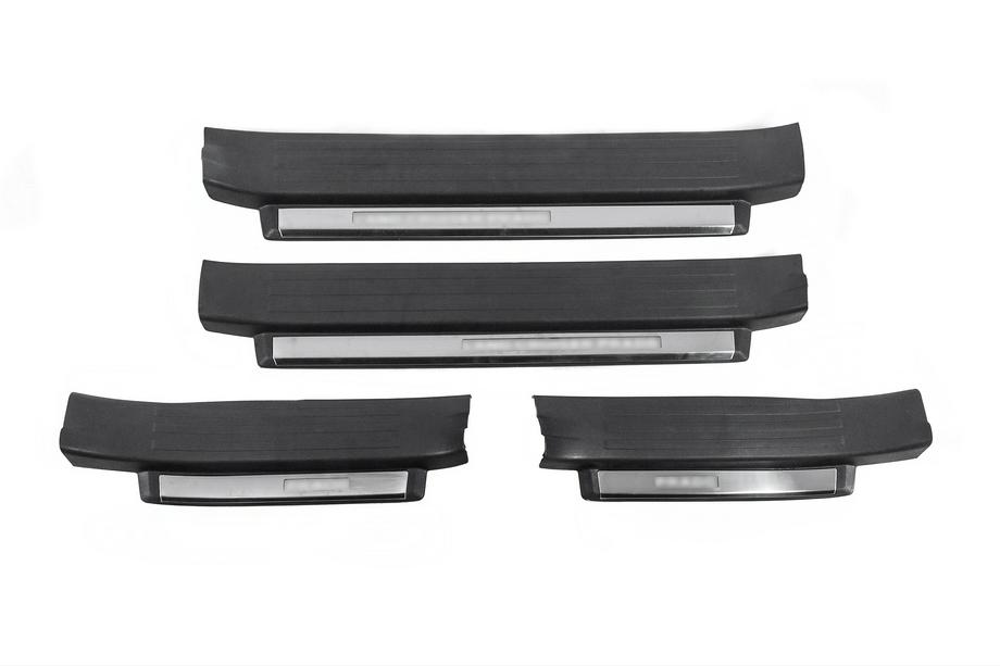 Toyota Land Cruiser Prado 150 2009–2023 Prahové lišty s podsvícením (černé) Fotografie 2
