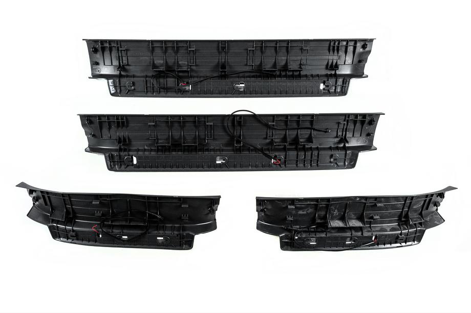 Toyota Land Cruiser Prado 150 2009–2023 Prahové lišty s podsvícením (černé) Fotografie 5