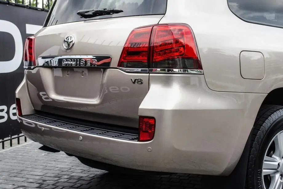 Toyota Land Cruiser 200 2007–2021 Zadní světla 2007-2015 V-3 (design Lexus 2012-2015) Image