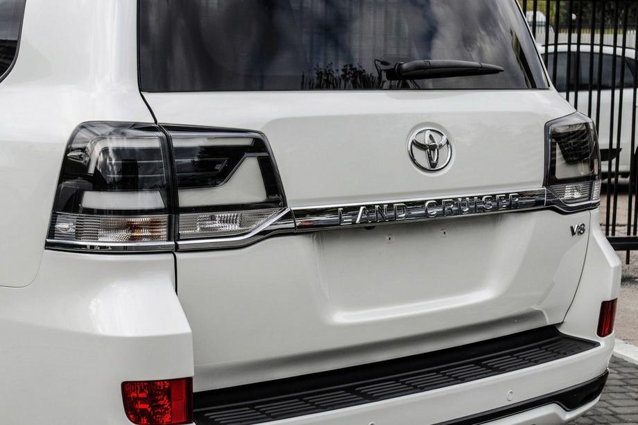 Toyota Land Cruiser 200 2007–2021 Zadní světla 2016+ (Executive Black) Image