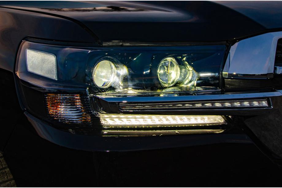 Toyota Land Cruiser 200 2007–2021 Přední světlomety 2016+ (Executive) Kompletní sada (2 ks) Fotografie 7