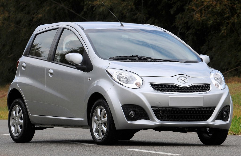 Recenze kompaktního hatchbacku JAC J2