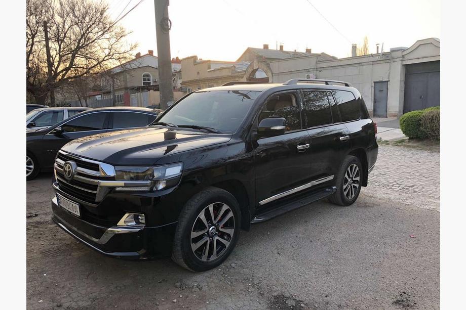 Toyota Land Cruiser 200 2007–2021 Restylingová sada z LC200 2008-2015 na 2019 Executive Fotografie 8
