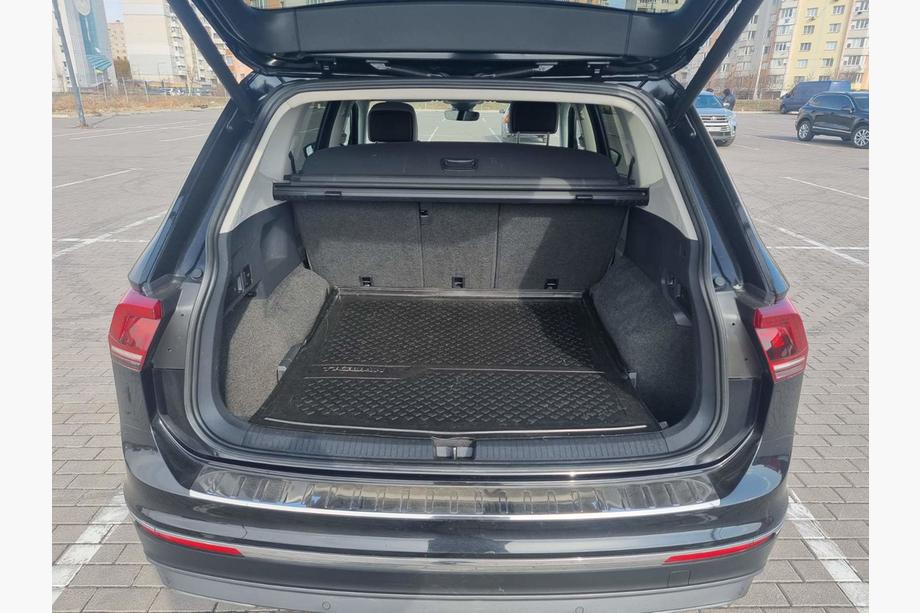 Volkswagen Tiguan 2016–2023 Ochranná lišta zadního nárazníku (Carmos, nerez) Image