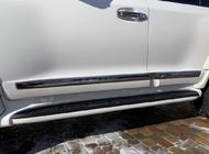 Toyota Land Cruiser 200 2007–2021 Sada dveřních lišt (2008-2016) Bílá barva (BKT) fotografie 1