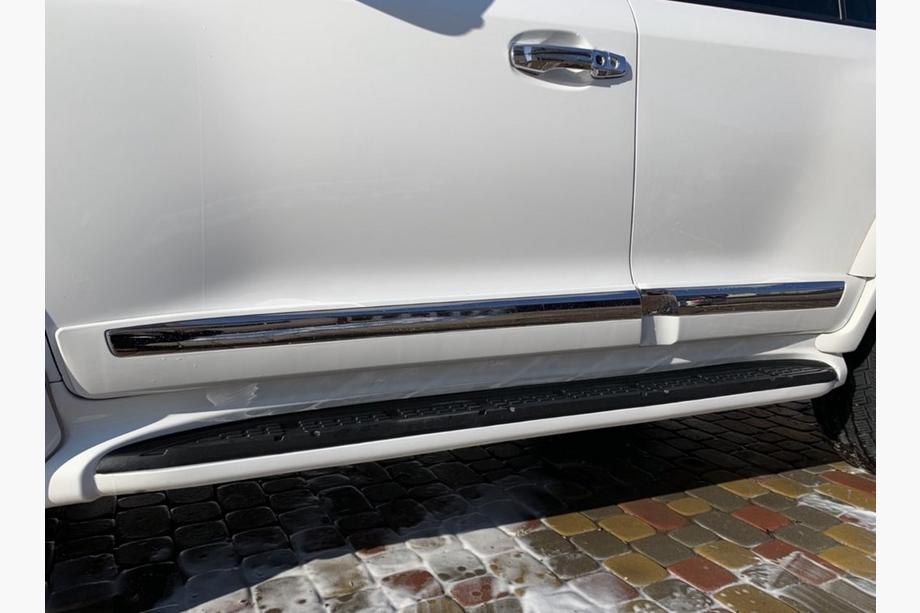 Toyota Land Cruiser 200 2007–2021 Sada dveřních lišt (2008-2016) Bílá barva (BKT) Image