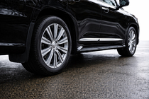 Lexus LX570/450d 2008–2022 Dveřní lišty (design 2016+) fotografie 3