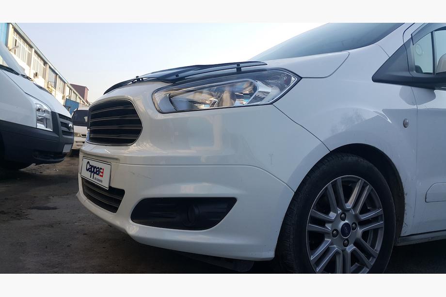 Ford Courier 2014–2023 Deflektor kapoty EuroCap Fotografie 9