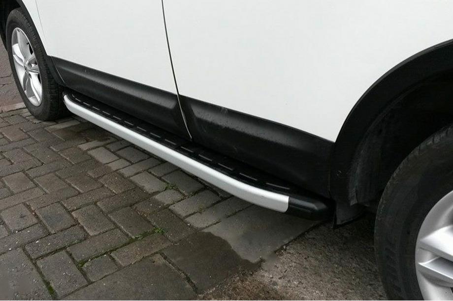 Nissan Qashqai 2007–2010 Boční nášlapy Fullmond (2 ks, hliník) Image