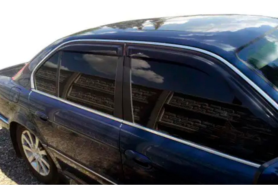 BMW řady 7 E38 1994–2001 Ofuky oken (4 ks, HIC) Image