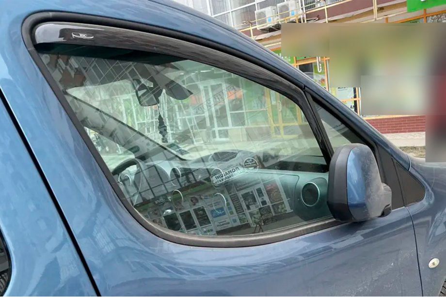 Citroen Berlingo 2008–2018 Okenní deflektory vkládací (2 ks, HIC) Image