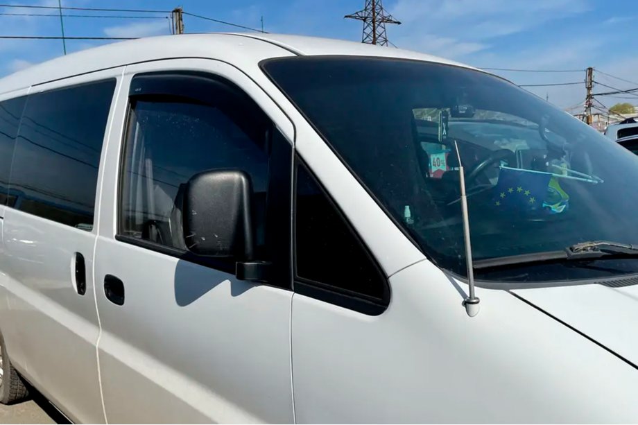 Hyundai H200, H1, Starex 1998–2007 Ofuky oken (2 ks, HIC) Fotografie 1
