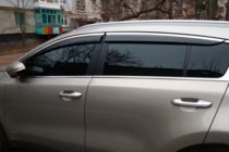 Kia Sportage 2015–2021 Okenní deflektory s chromovou lištou (4 ks, HIC) fotografie 1