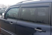 Land Rover Discovery III 2004–2009 Ofuky oken (4 ks, HIC) fotografie 2