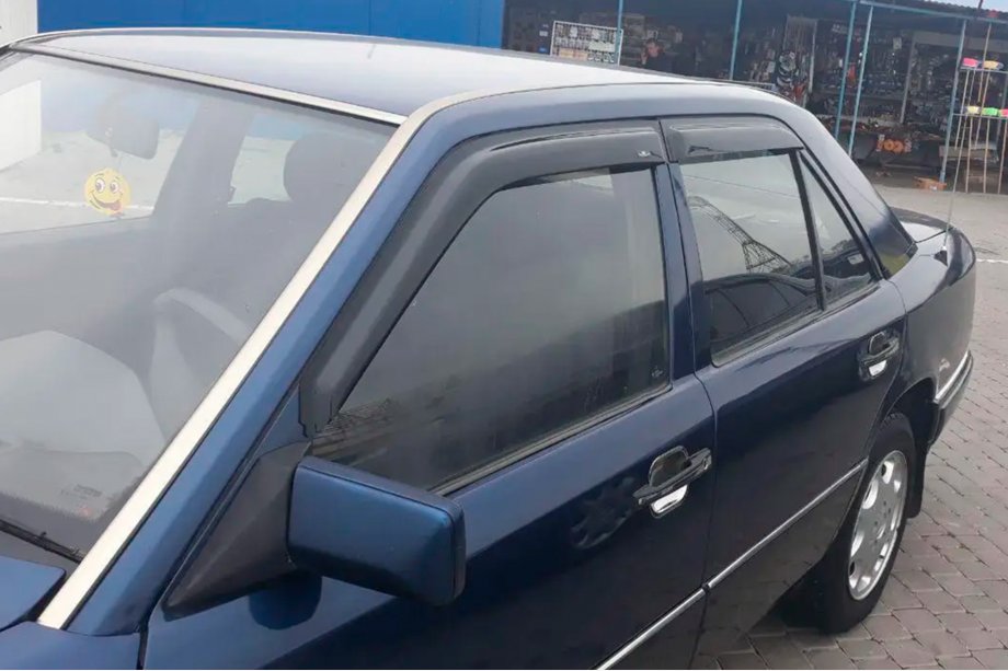 Mercedes E-Class W124 1984–1997 Deflektory oken SD (4 ks, HIC) Image