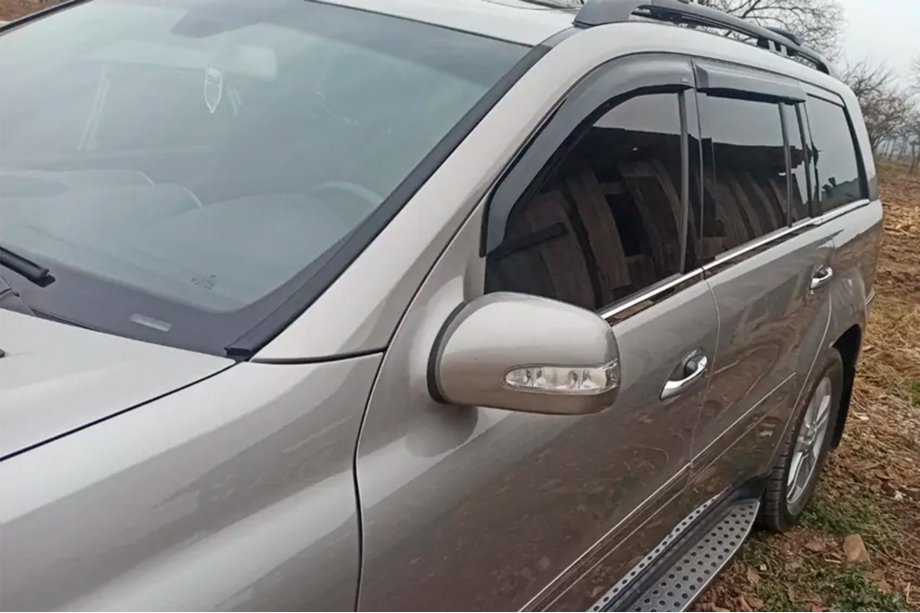 Mercedes GL třída X164 2006–2012 Ofuky oken (4 ks, HIC) Image