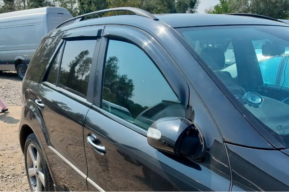 Mercedes ML W164 2005–2011 Ofuky oken (4 ks, HIC) Fotografie 4
