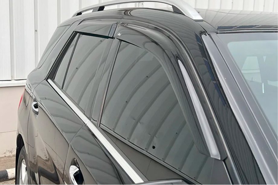 Mercedes GLE/ML třída W166 2011–2018 Ofuky oken (4 ks, HIC) Image