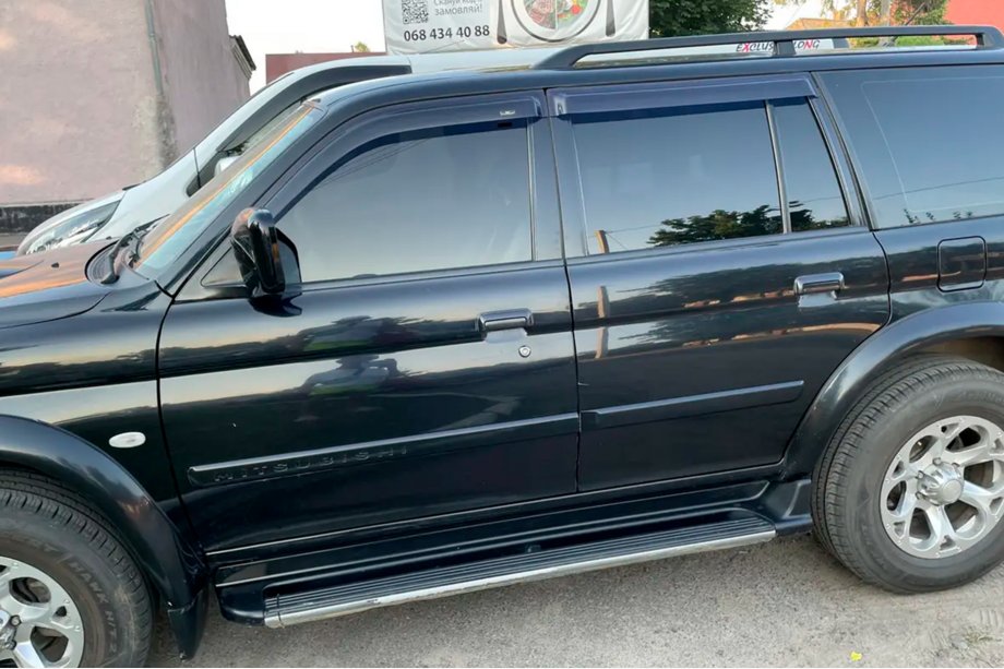 Mitsubishi Pajero Sport 1996–2007 Ofuky oken (4 ks, HIC) Image