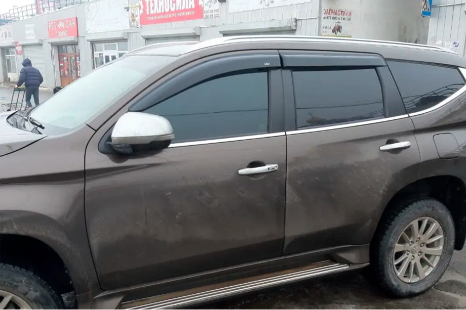 Mitsubishi Pajero Sport 2015– Ofuky oken (4 ks, HIC) Image