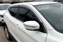 Nissan Qashqai 2014–2021 Okenní deflektory s chromovou lištou (4 ks, HIC) fotografie 1