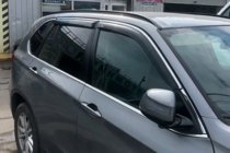 Nissan Qashqai 2014–2021 Okenní deflektory s chromovou lištou (4 ks, HIC) fotografie 9