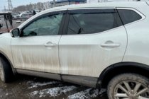 Nissan Qashqai 2014–2021 Okenní deflektory s chromovou lištou (4 ks, HIC) fotografie 3